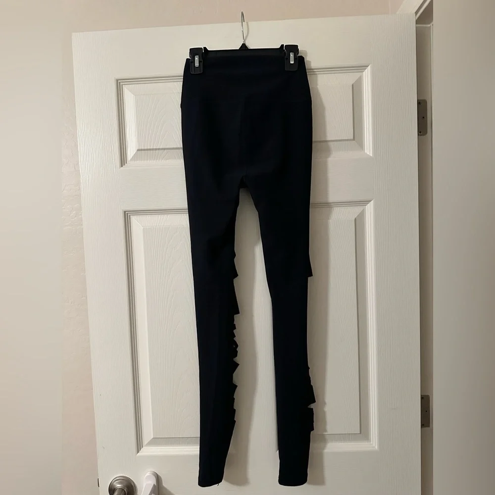 Alo Yoga High Waisted Ripped Warrior Leggings Black Sz XS - Picture 6 of 9